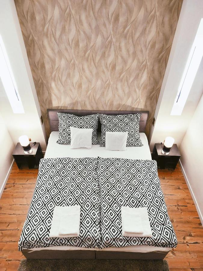 Square 16 Apartman - Absolutely Central Location With Self Check In Szombathely Esterno foto