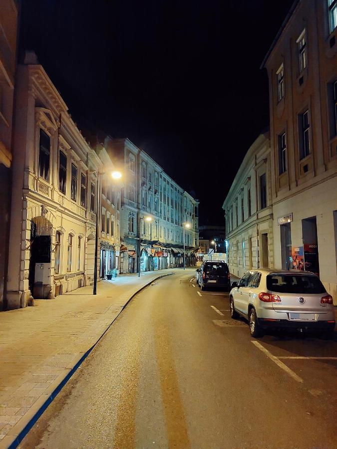 Square 16 Apartman - Absolutely Central Location With Self Check In Szombathely Esterno foto
