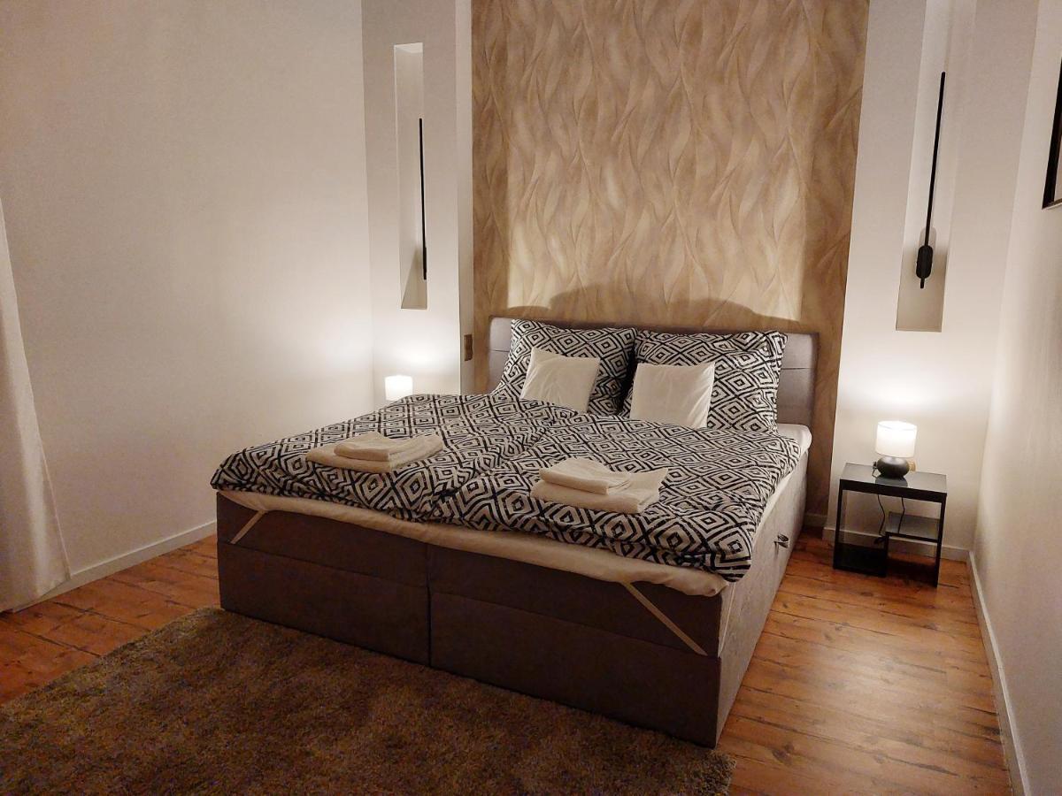 Square 16 Apartman - Absolutely Central Location With Self Check In Szombathely Esterno foto