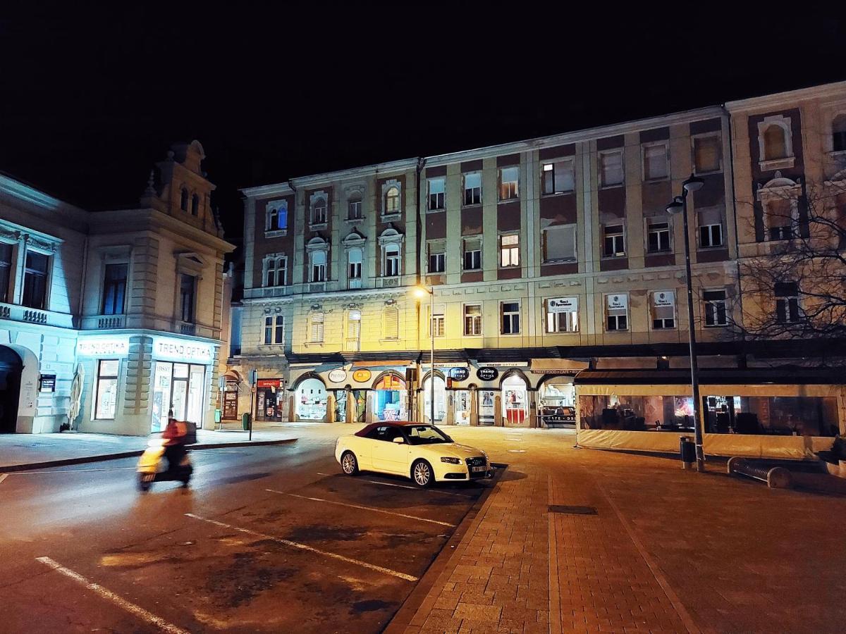 Square 16 Apartman - Absolutely Central Location With Self Check In Szombathely Esterno foto