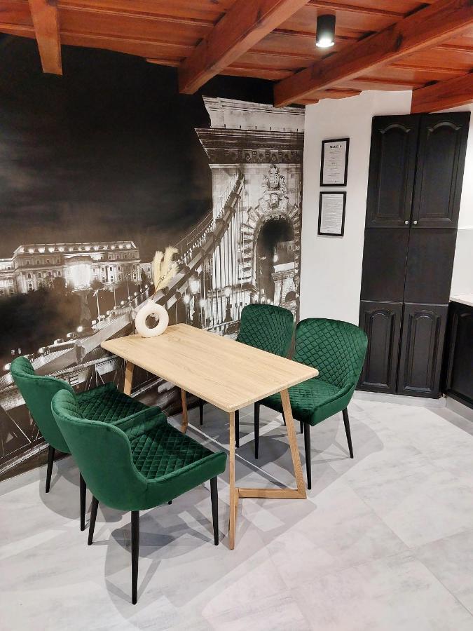 Square 16 Apartman - Absolutely Central Location With Self Check In Szombathely Esterno foto