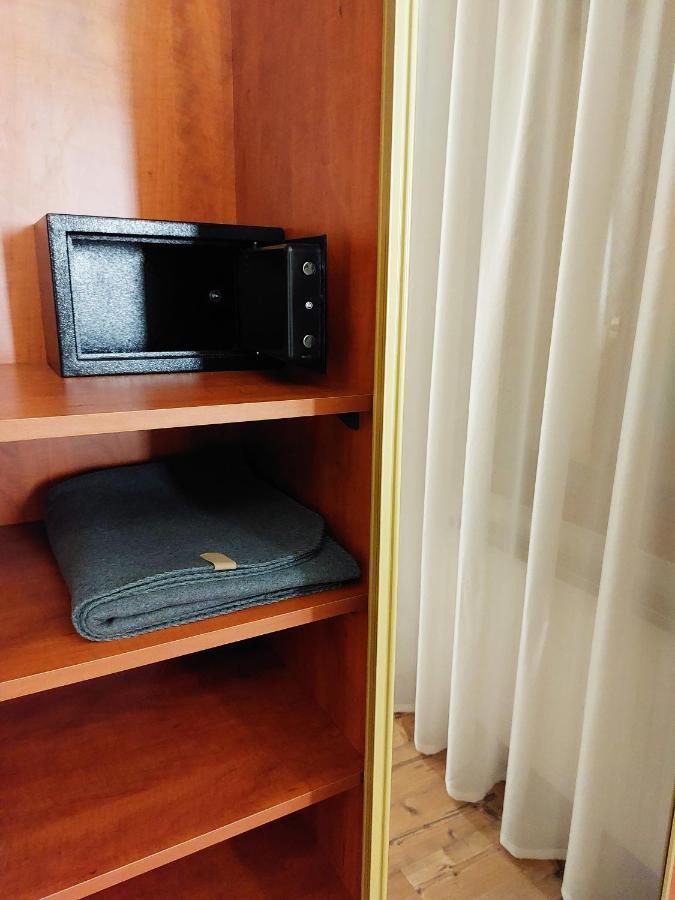 Square 16 Apartman - Absolutely Central Location With Self Check In Szombathely Esterno foto