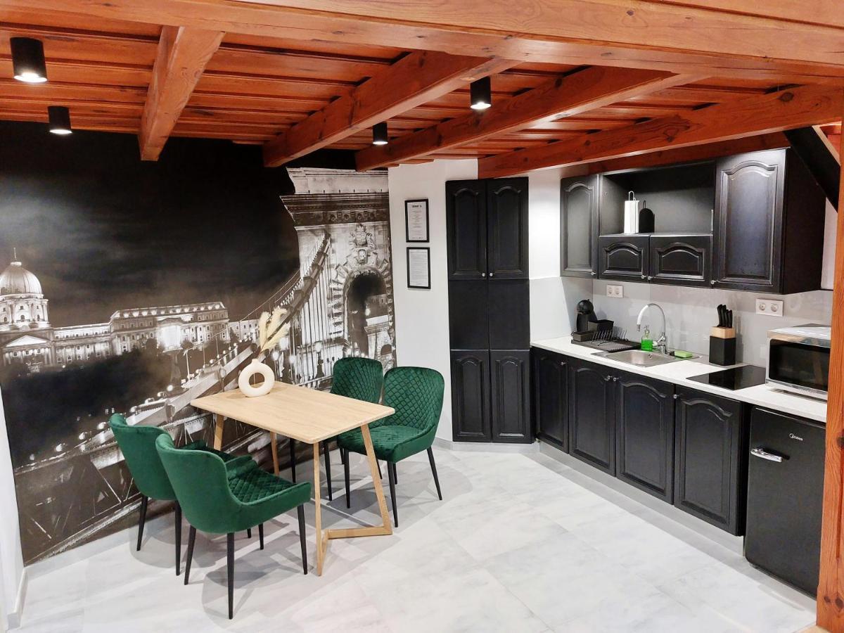 Square 16 Apartman - Absolutely Central Location With Self Check In Szombathely Esterno foto