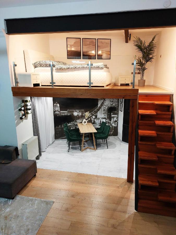 Square 16 Apartman - Absolutely Central Location With Self Check In Szombathely Esterno foto