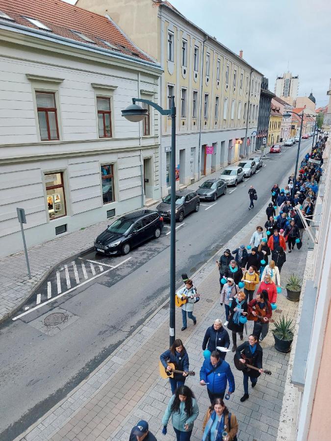 Square 16 Apartman - Absolutely Central Location With Self Check In Szombathely Esterno foto