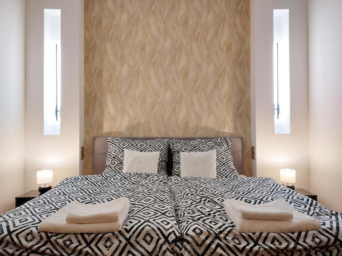 Square 16 Apartman - Absolutely Central Location With Self Check In Szombathely Esterno foto