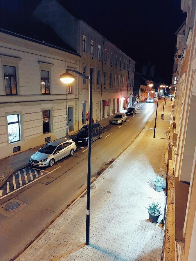 Square 16 Apartman - Absolutely Central Location With Self Check In Szombathely Esterno foto
