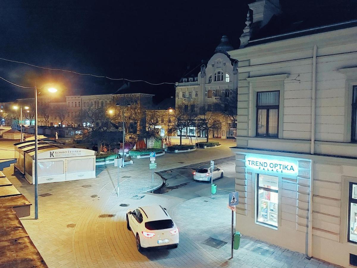 Square 16 Apartman - Absolutely Central Location With Self Check In Szombathely Esterno foto