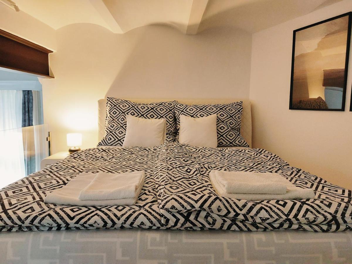 Square 16 Apartman - Absolutely Central Location With Self Check In Szombathely Esterno foto