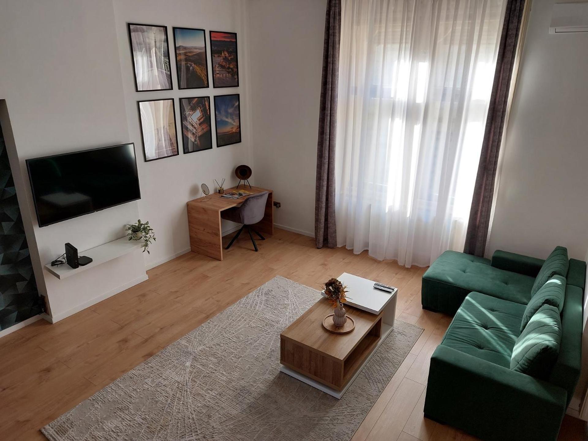 Square 16 Apartman - Absolutely Central Location With Self Check In Szombathely Esterno foto